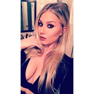 Meet your Posher, Sarina